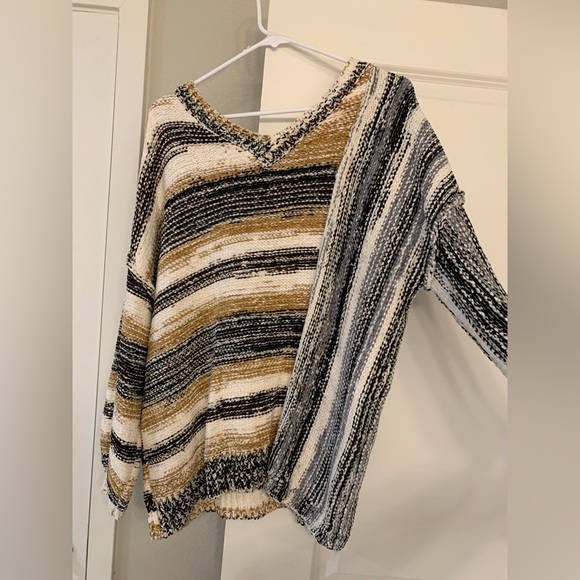 POL Abstract Stripe V-Neck Pullover Sweater NWOT 🌴 - Picture 9 of 11